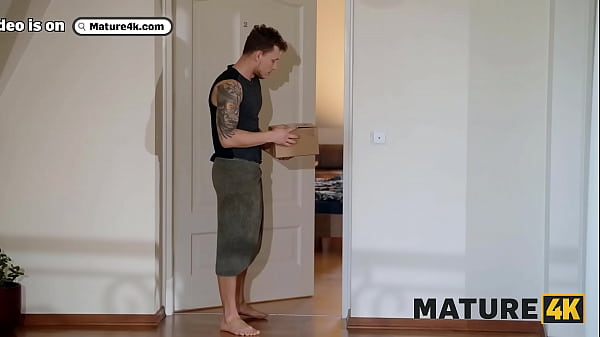 MATURE4K&period; Living Vibrator D-Efect